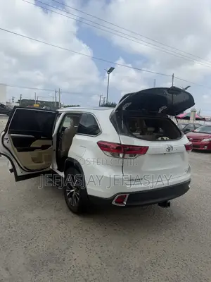 Toyota Highlander XLE V6 4x2 (3.5L 6cyl 6A) 2016 White