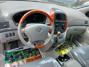 Toyota Sienna 2008 Silver