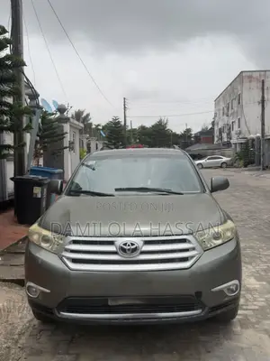 Toyota Highlander SE 2011 Green