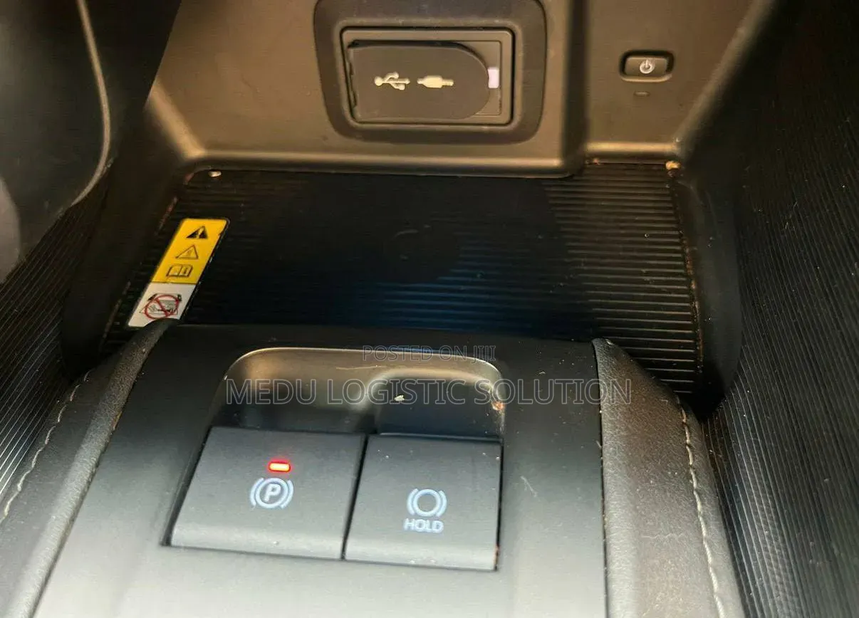 Lexus LX 2018 Gold