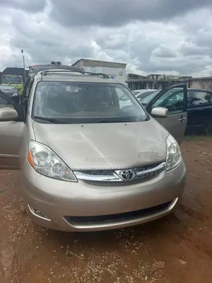 Toyota Sienna LE AWD 2008 Gold