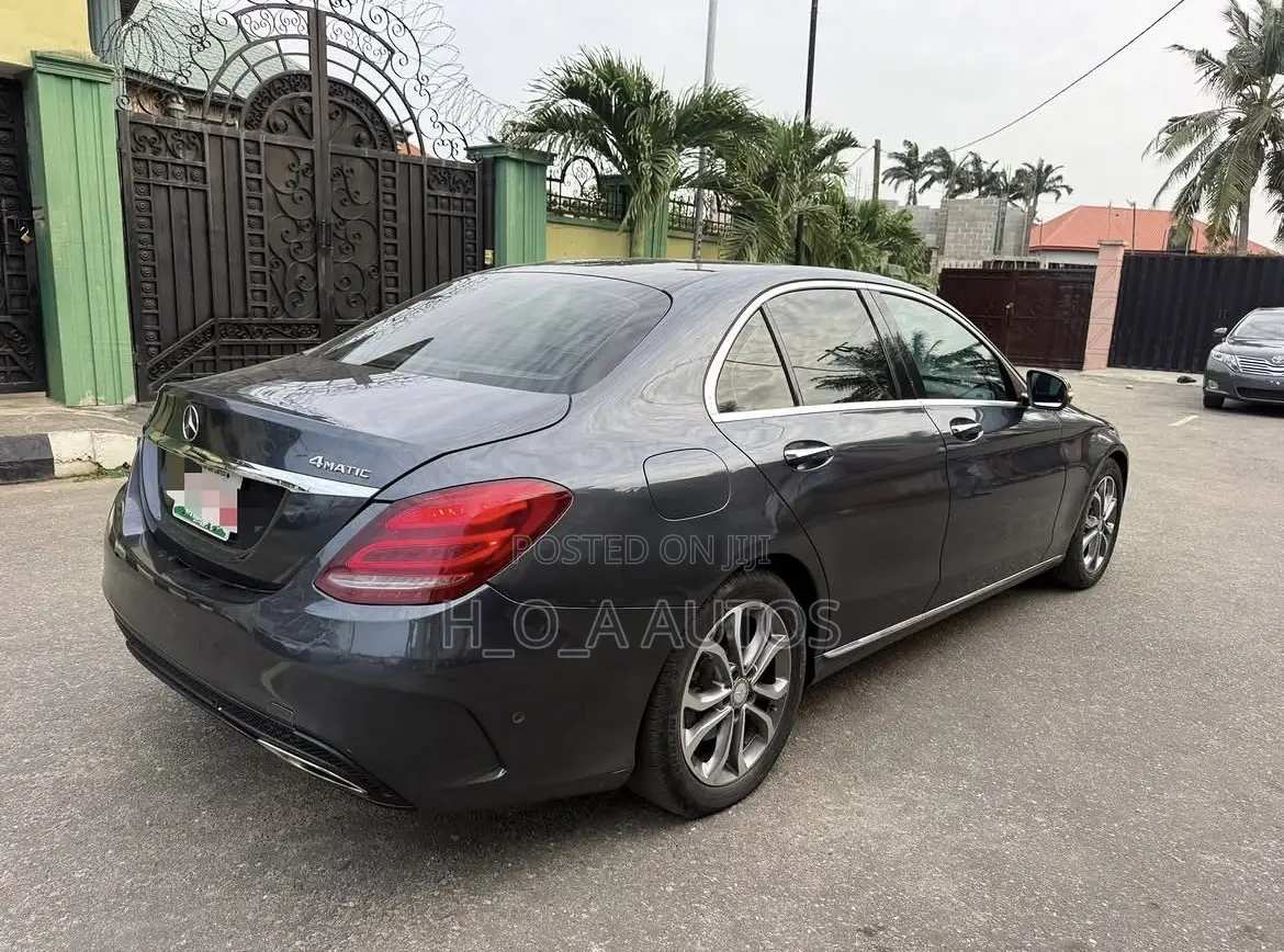 Mercedes-Benz C300 2016 Gray