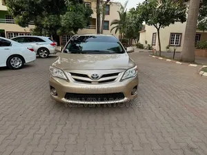 Toyota Corolla 2013 Gold