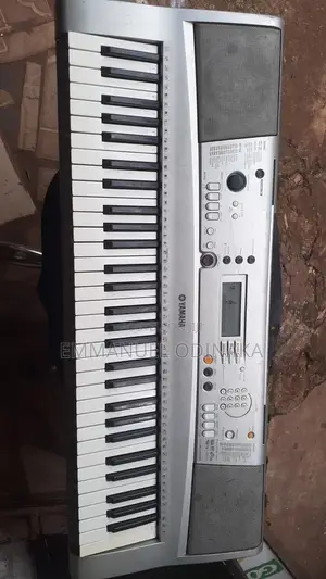 Yamaha Keyboard PSR 303