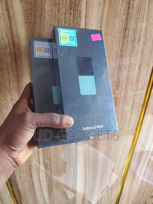 New Samsung Galaxy Z Flip5 256 GB Green