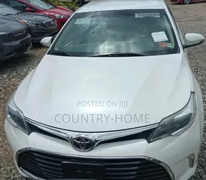 Toyota Avalon XLE Premium FWD Sedan (3.6L 6cyl 6A) 2016 Off white