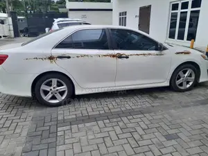 Toyota Camry SE Sport 4dr Sedan (2.5L 4cyl 6A) 2014 White
