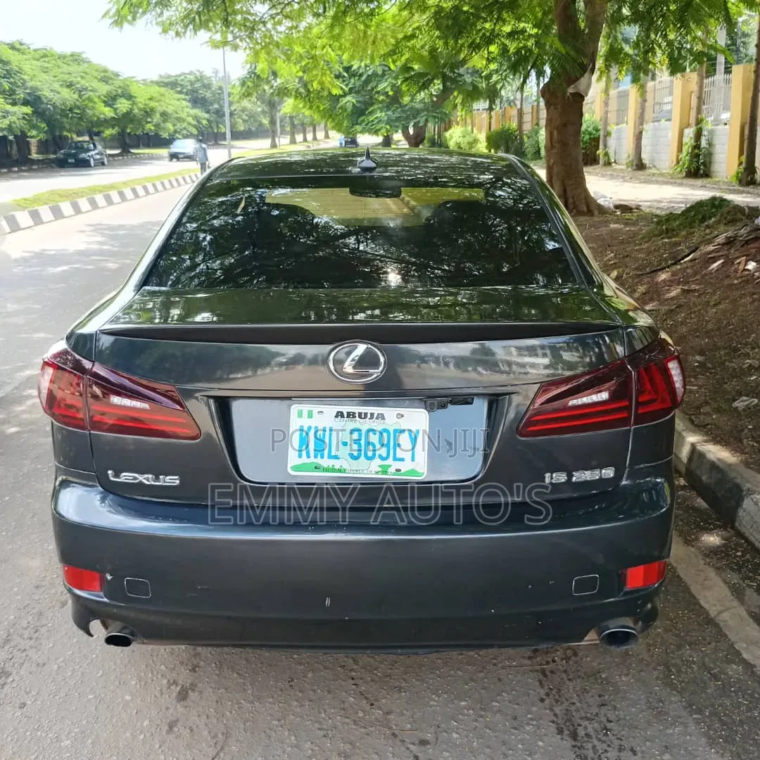Lexus IS 2010