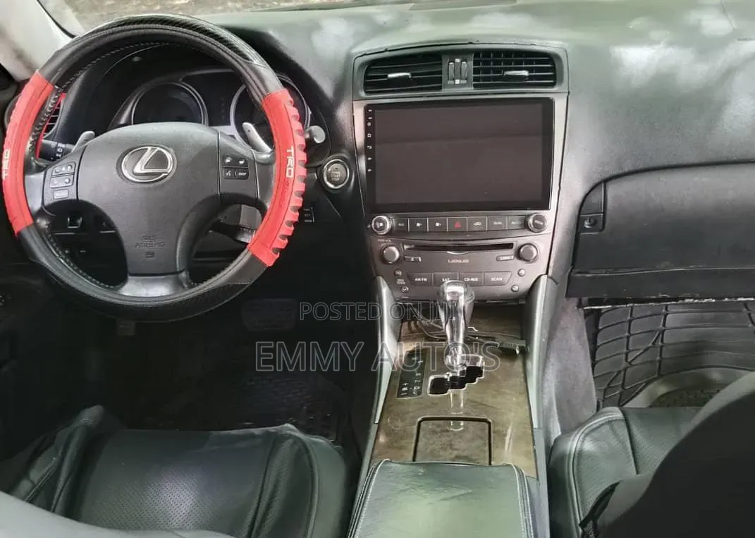 Lexus IS 2010