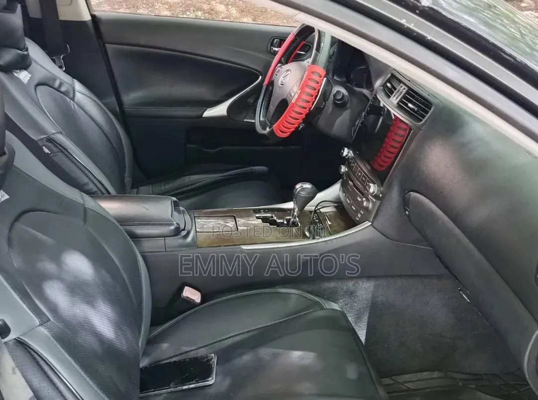 Lexus IS 2010