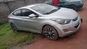 Hyundai Elantra 2012 Silver