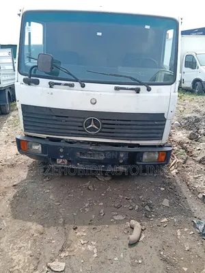 Tokunbo Mercedes Benz 814 Truck. Cap and Chassis.