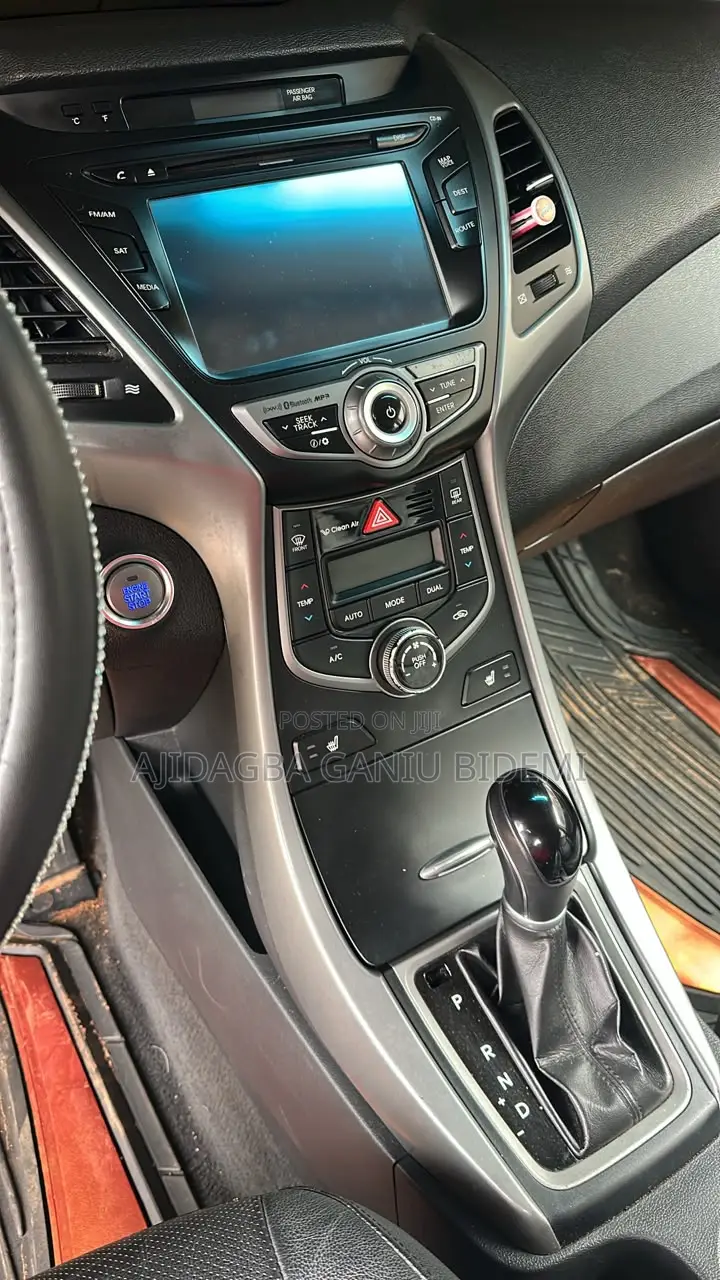 Hyundai Elantra 2015 Red