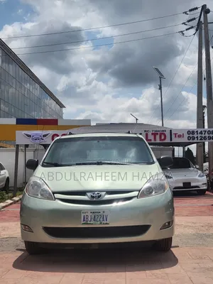 Toyota Sienna 2006 Gold