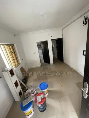 1 Bedroom Apartment, 1Bathroom en-Suite , Spacious Parlor / Kitchen