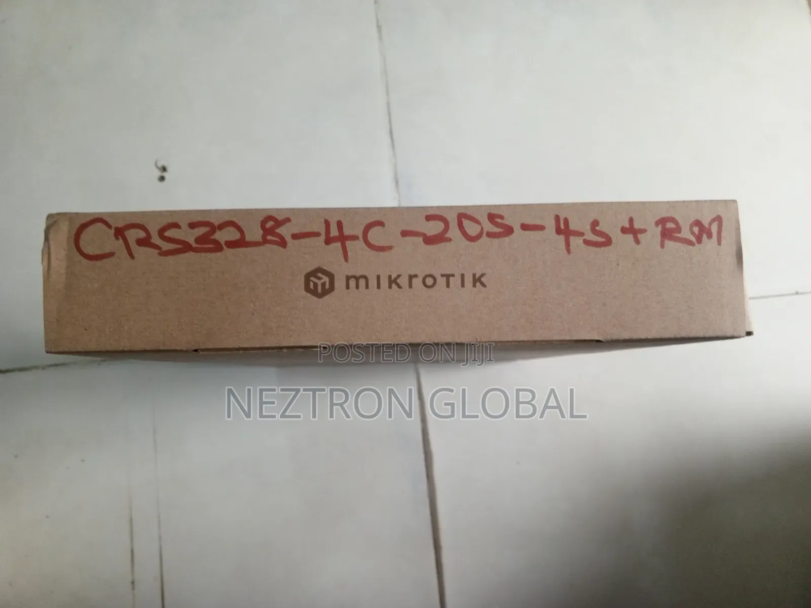 Mikrotik CRS328-4C-20S-4S-+RM
