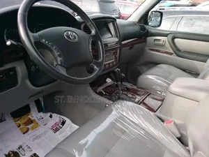 Toyota Land Cruiser 2005 Gray