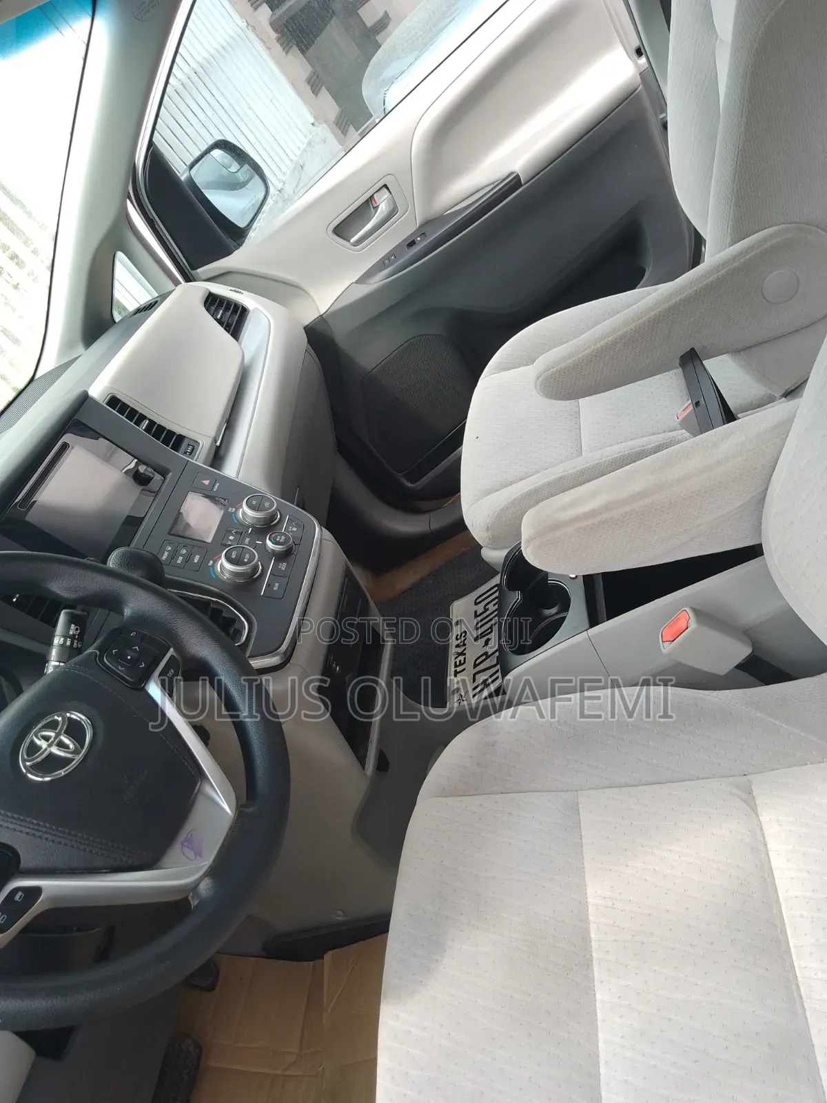 Toyota Sienna 2017 Silver