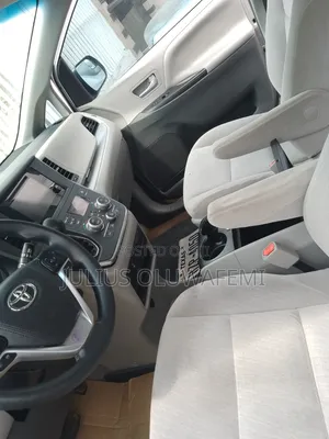 Toyota Sienna 2017 Silver