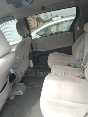 Toyota Sienna 2017 Silver