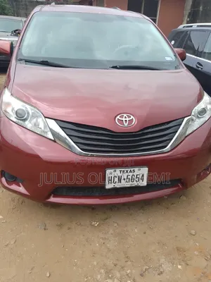 Toyota Sienna 2011 Burgundy