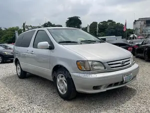 Toyota Sienna 2003 Silver