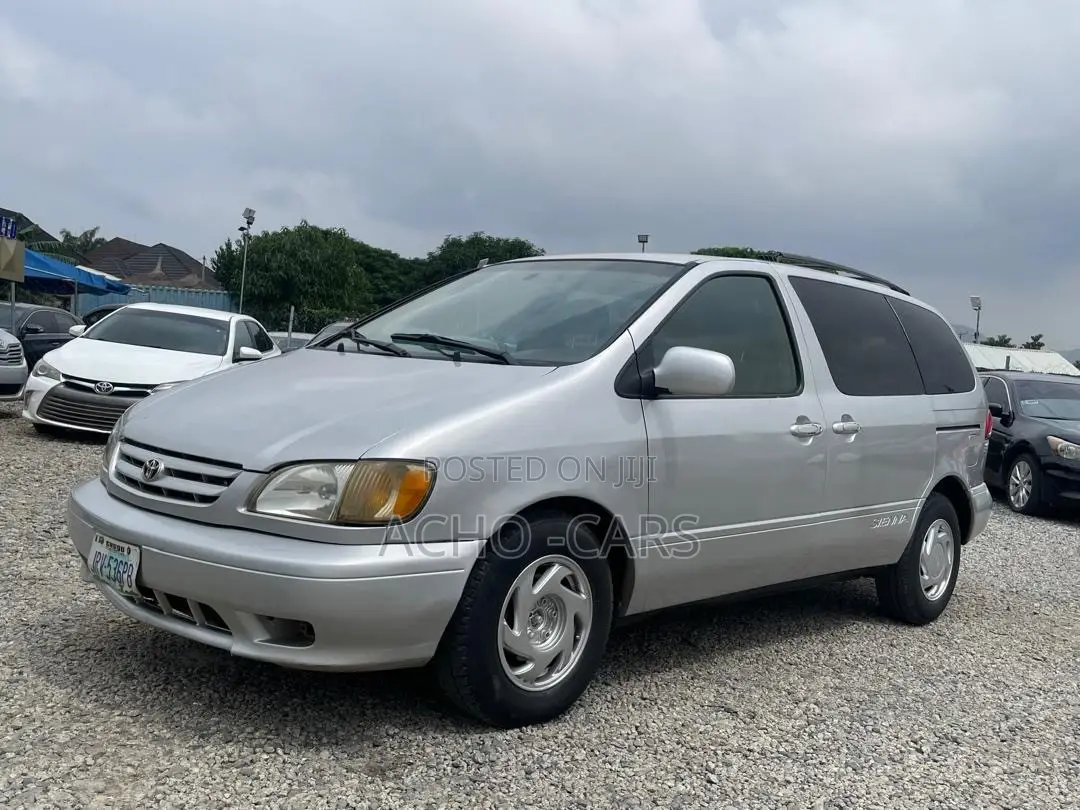 Toyota Sienna 2003 Silver