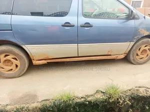 Toyota HiAce 2000 Blue