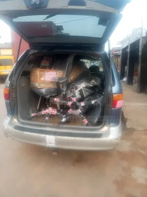 Toyota HiAce 2000 Blue