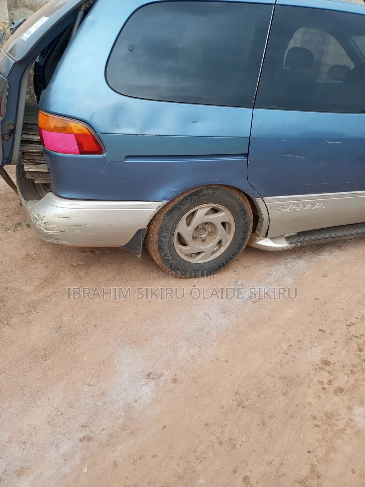 Toyota HiAce 2000 Blue