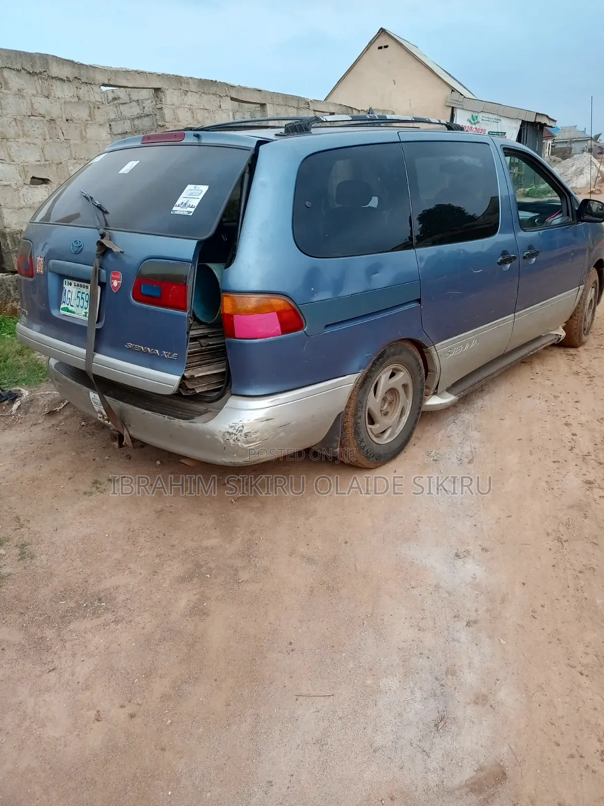 Toyota HiAce 2000 Blue