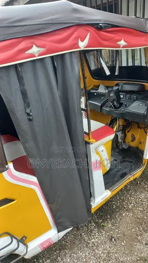 TVS King Deluxe Plus iTouch Start 2022 Yellow