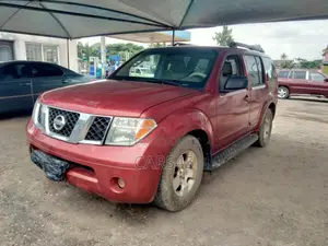 Nissan Pathfinder 2005 Red