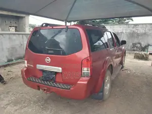 Nissan Pathfinder 2005 Red