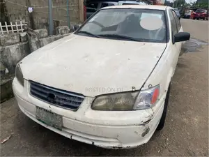 Toyota Camry LE 4dr Sedan (2.2L 4cyl 4A) 2001 White