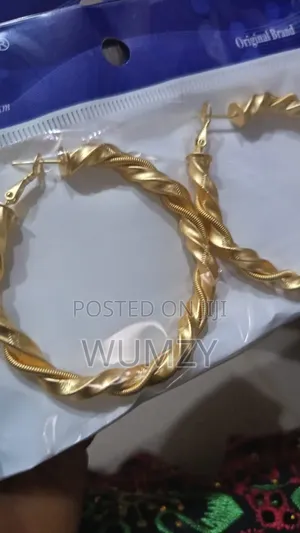 Round Gold Earing