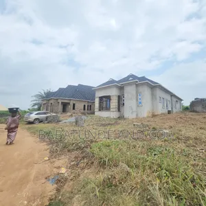 4bdrm Bungalow in Ologuneru for sale