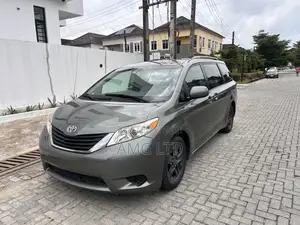 Toyota Sienna LE 8 Passenger 2011 Gray