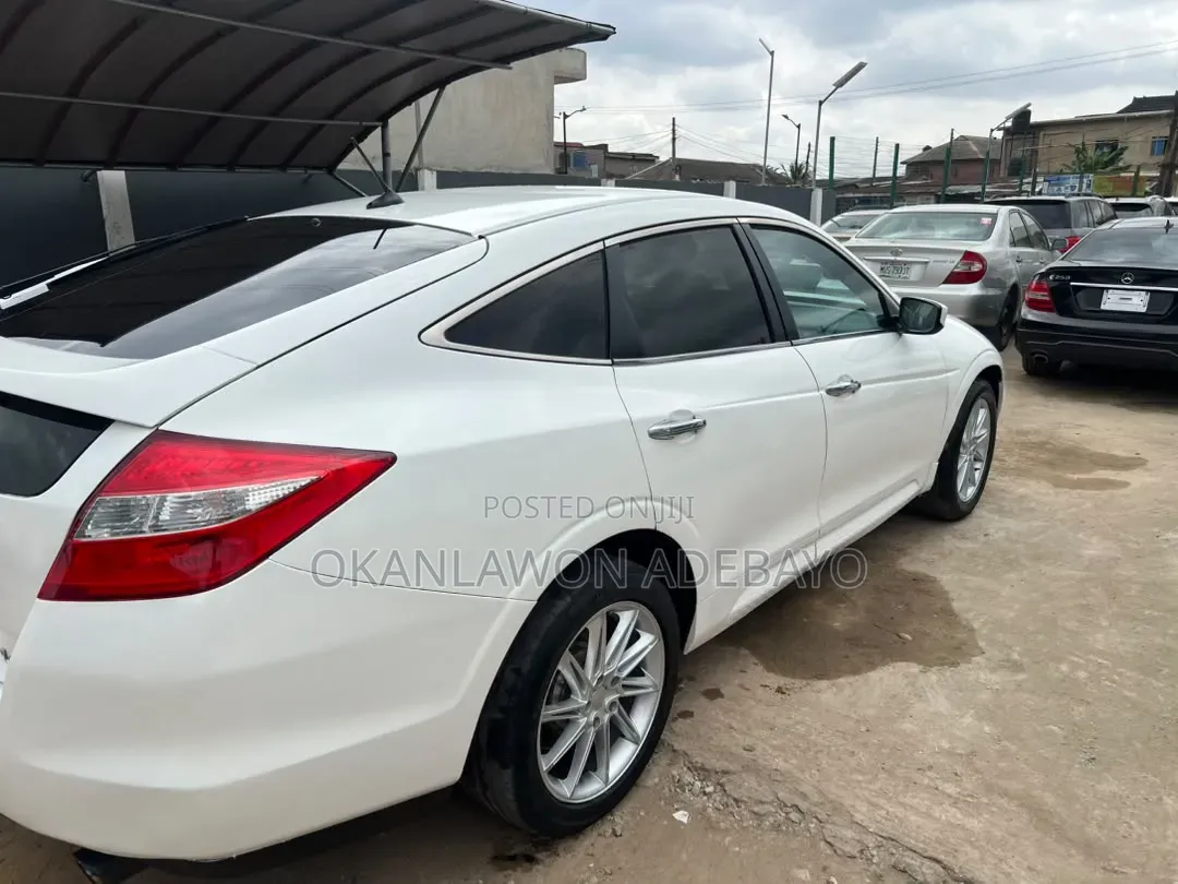 Honda Crosstour 2010 White