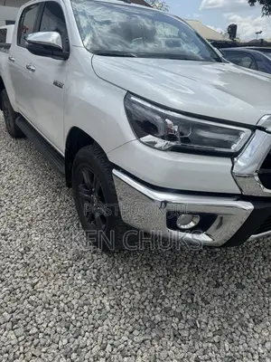 New Toyota Hilux 2025 White