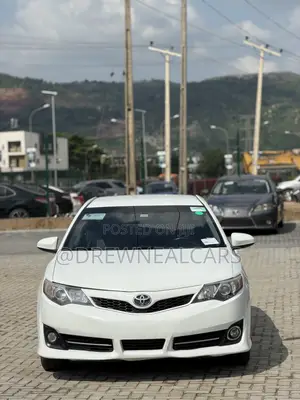 Toyota Camry SE 4dr Sedan (2.5L 4cyl 6A) 2014 White