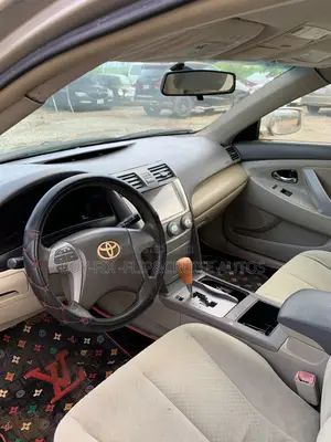 Toyota Camry LE 4dr Sedan (2.4L 4cyl 5A) 2009 Gold