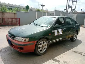 Nissan Primera 2000 Green