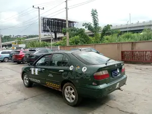 Nissan Primera 2000 Green