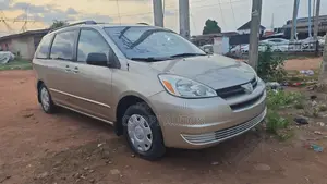 Toyota Sienna 2004 Gold