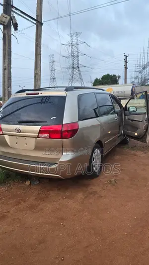 Toyota Sienna 2004 Gold