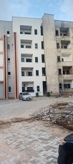 Urgent Sale 3bedrm Flat With a Rm Bq Ground Floor