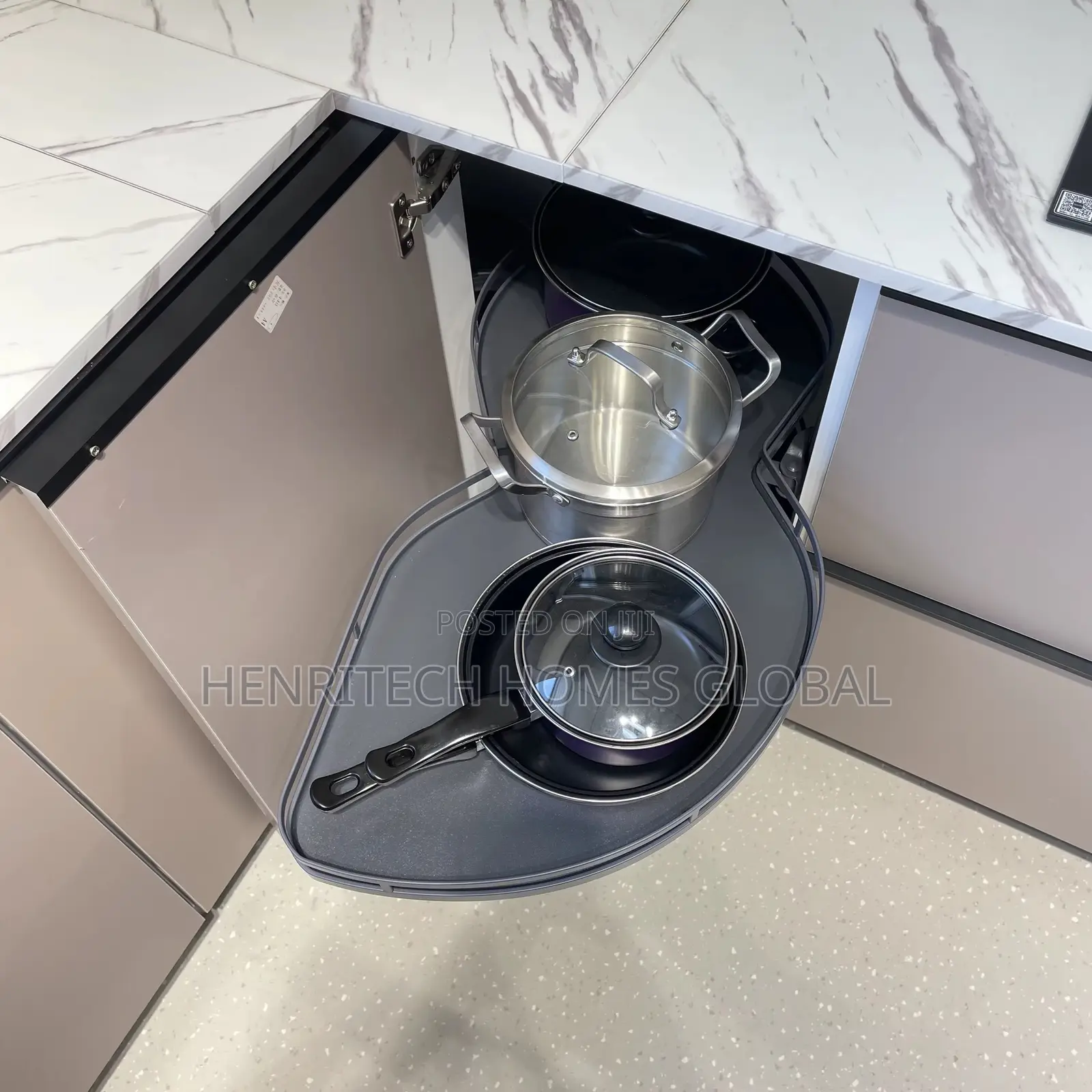 Shippers Magic Corner – Sliding Basket