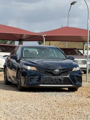 Toyota Camry SE FWD (2.5L 4cyl 8AM) 2018