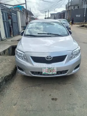 Toyota Corolla Base 4dr Sedan (1.8L 4cyl 5M) 2010 Silver